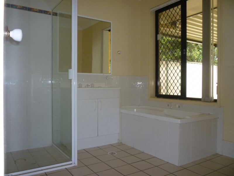 1 Yarraville Street, Robina QLD 4226