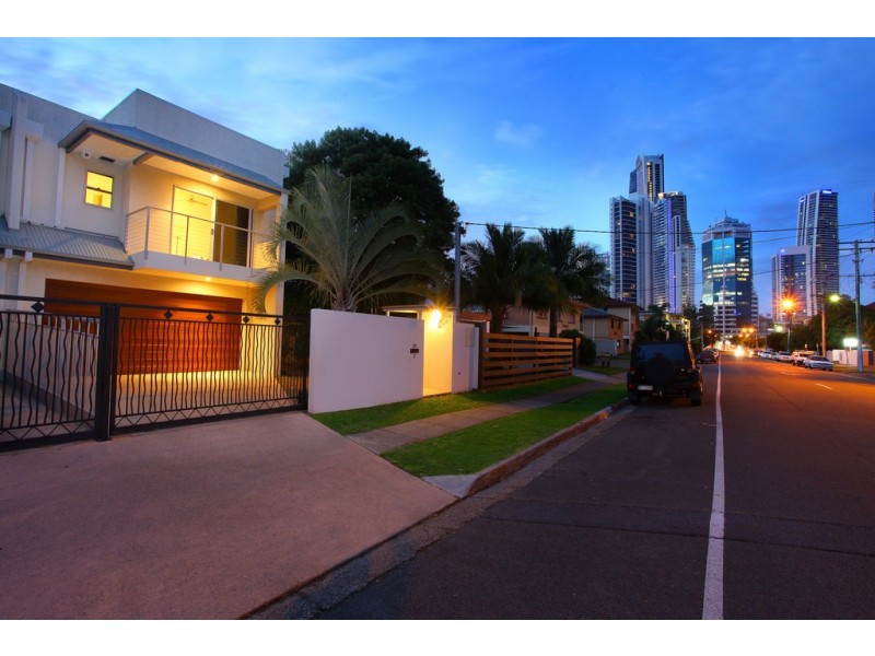 2/30 Peninsular Drive, Surfers Paradise QLD 4217