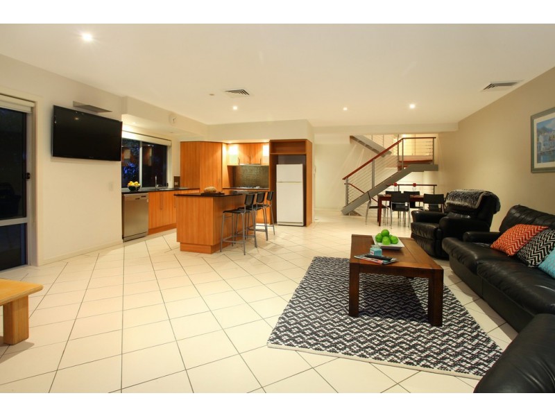 2/30 Peninsular Drive, Surfers Paradise QLD 4217