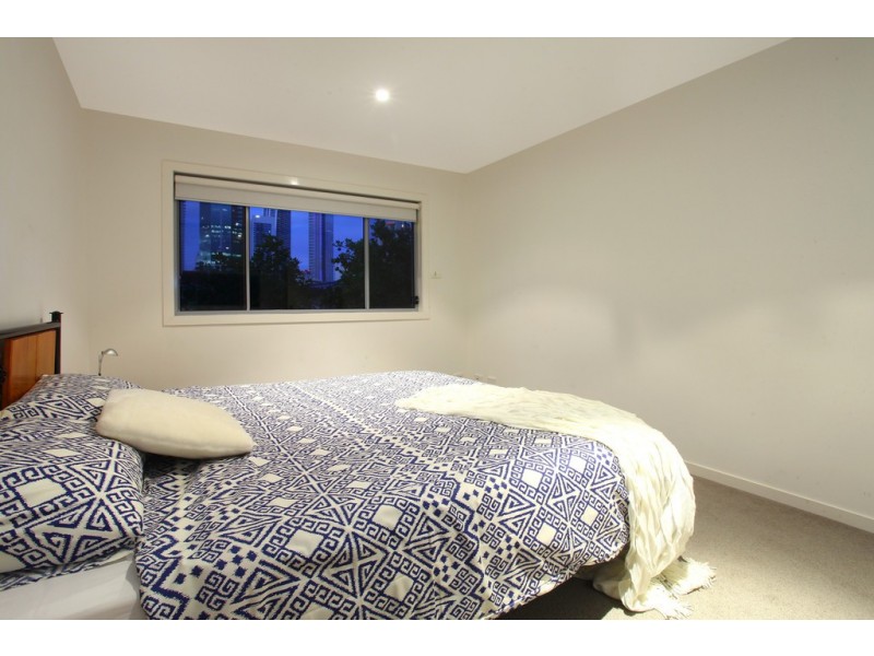 2/30 Peninsular Drive, Surfers Paradise QLD 4217