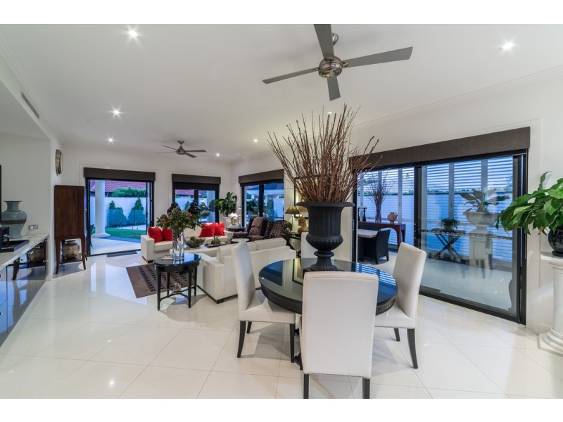 4 Waterview Crescent, Sorrento QLD 4217