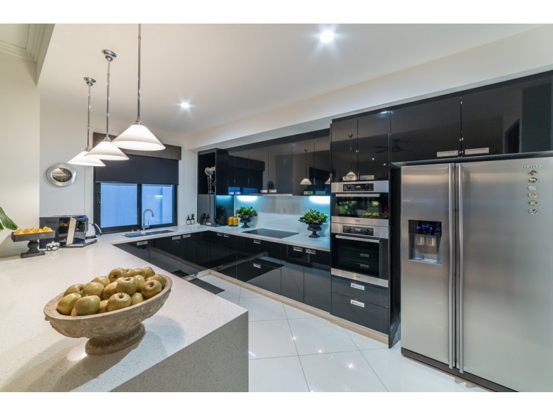 4 Waterview Crescent, Sorrento QLD 4217