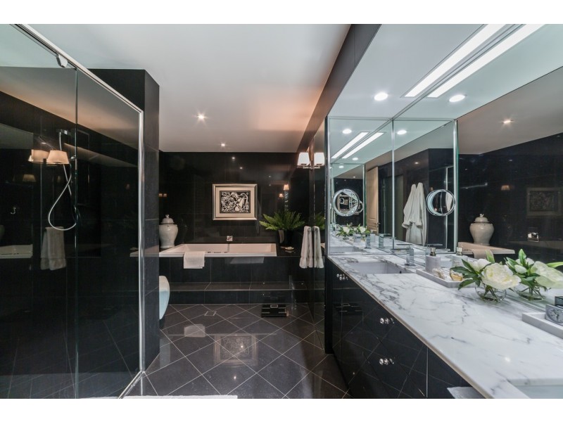 4 Waterview Crescent, Sorrento QLD 4217