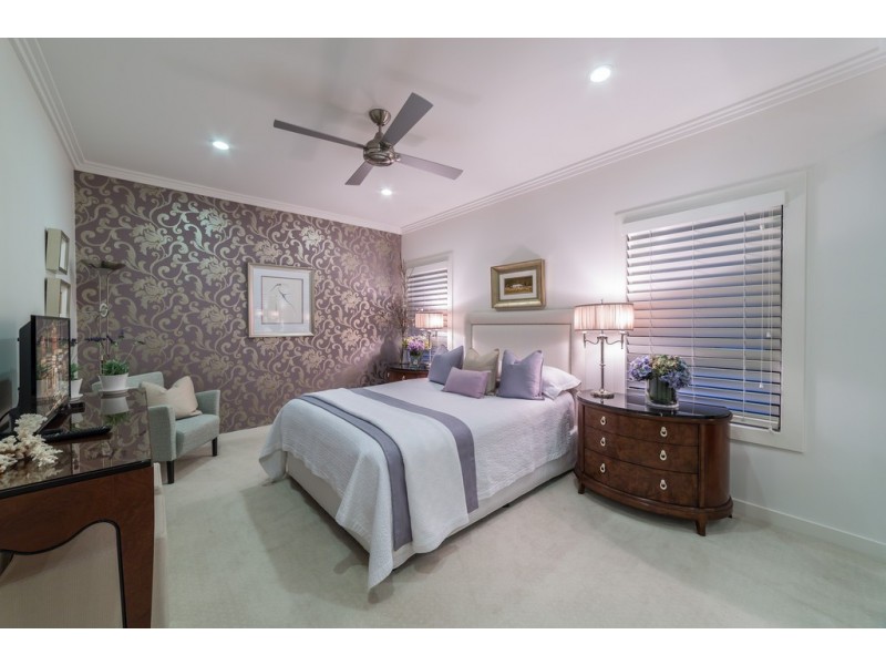 4 Waterview Crescent, Sorrento QLD 4217