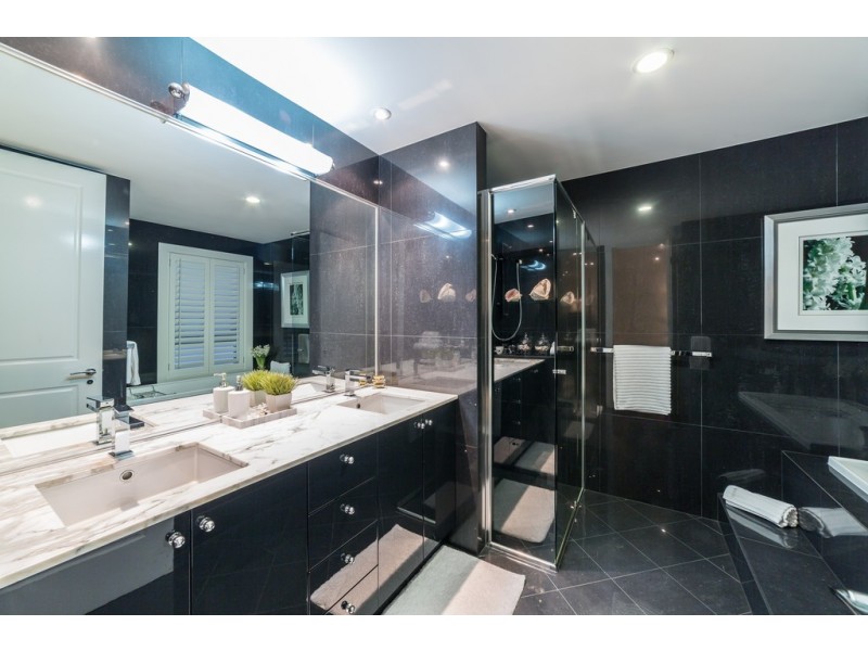 4 Waterview Crescent, Sorrento QLD 4217