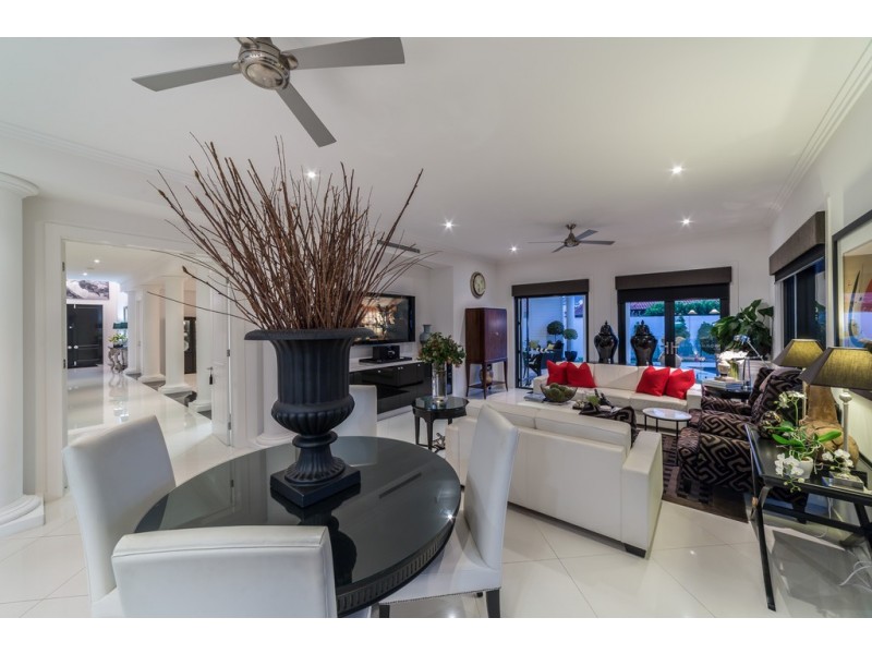 4 Waterview Crescent, Sorrento QLD 4217