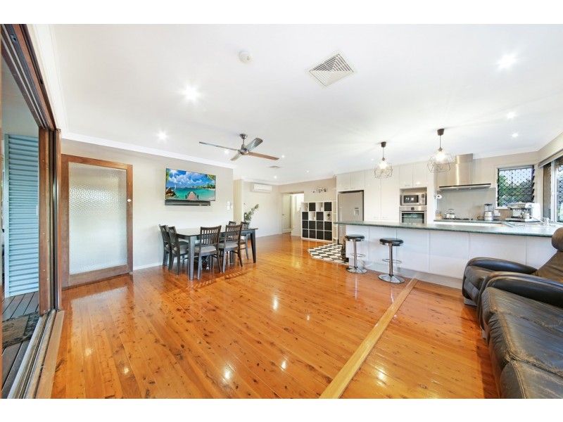 22 Saltash Street, Labrador QLD 4215