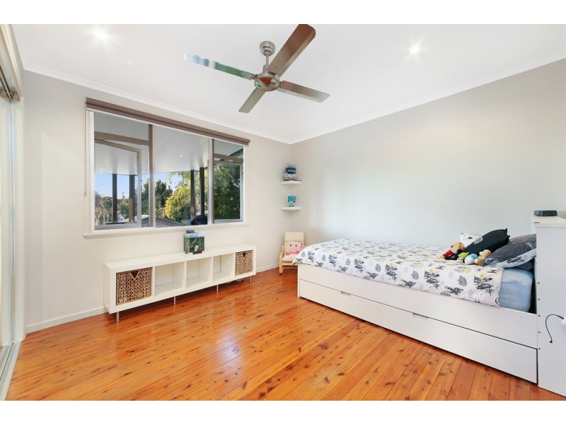 22 Saltash Street, Labrador QLD 4215