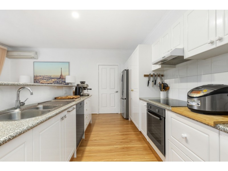 5 Santabelle Crescent, Clear Island Waters QLD 4226