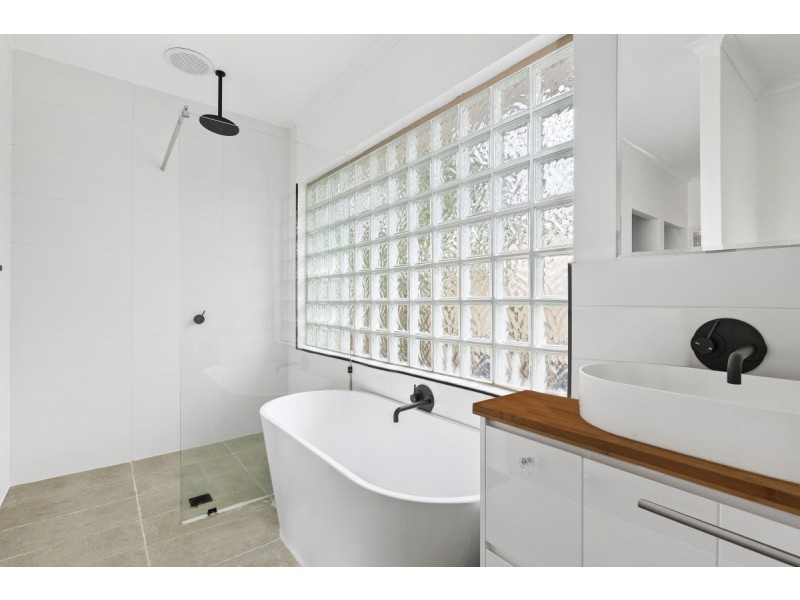5 Santabelle Crescent, Clear Island Waters QLD 4226
