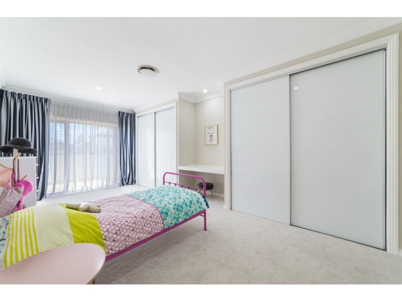 19 Charolais Crescent, Benowa Waters QLD 4217