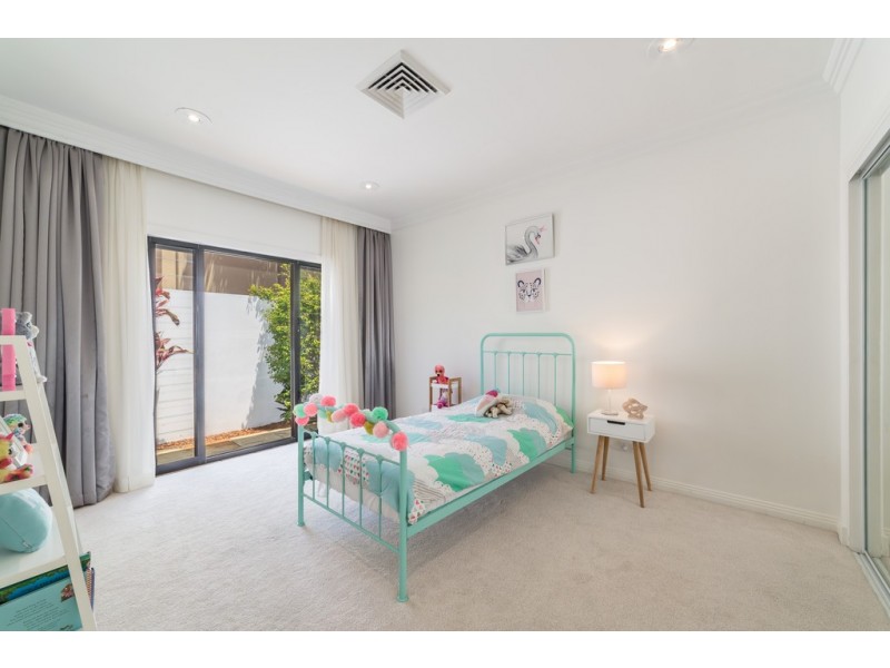 19 Charolais Crescent, Benowa Waters QLD 4217