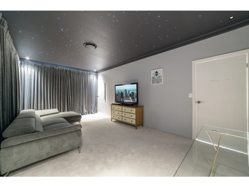 19 Charolais Crescent, Benowa Waters QLD 4217