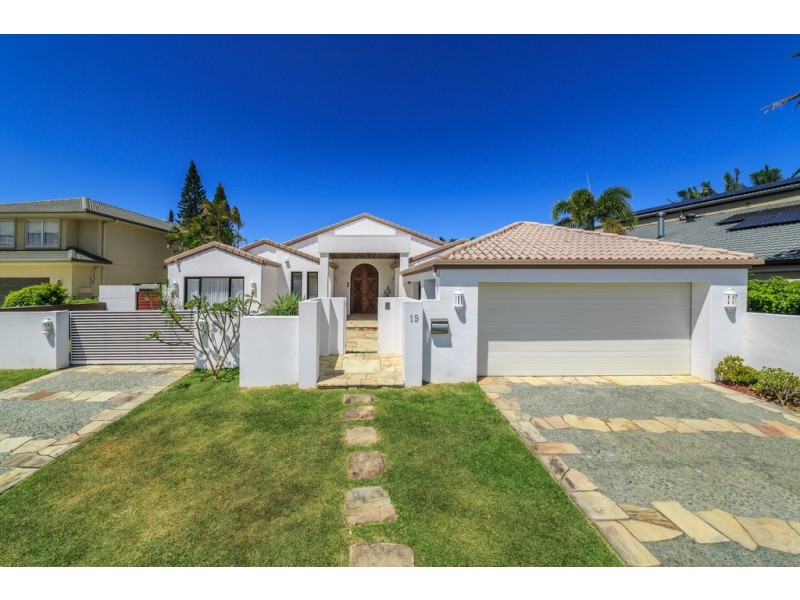 19 Charolais Crescent, Benowa Waters QLD 4217
