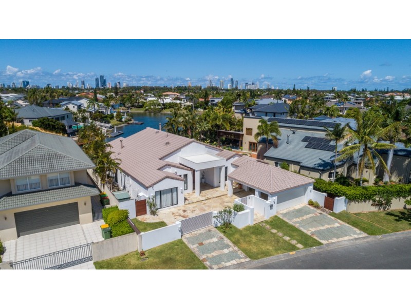 19 Charolais Crescent, Benowa Waters QLD 4217