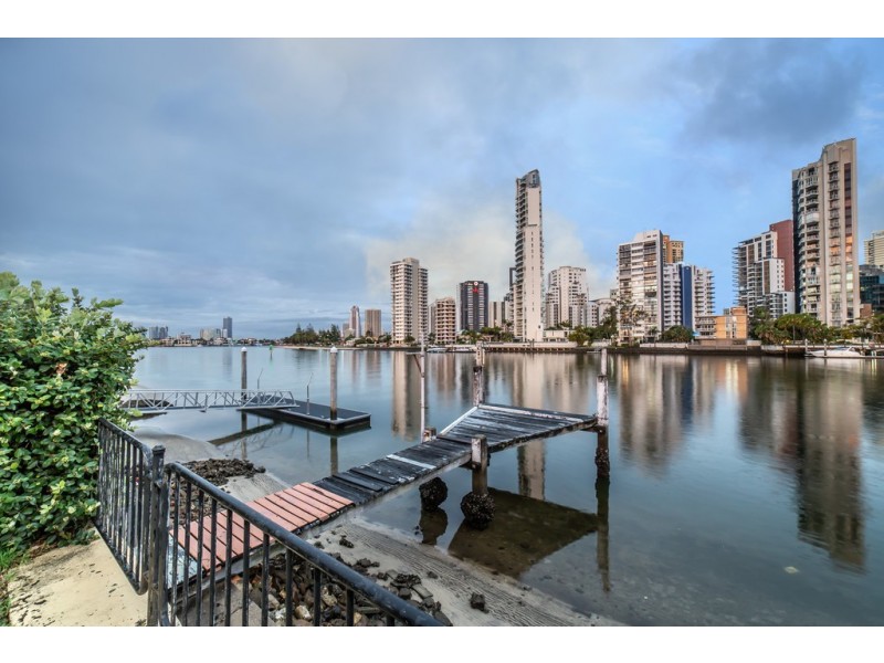 33 Stanhill Drive, Chevron Island QLD 4217