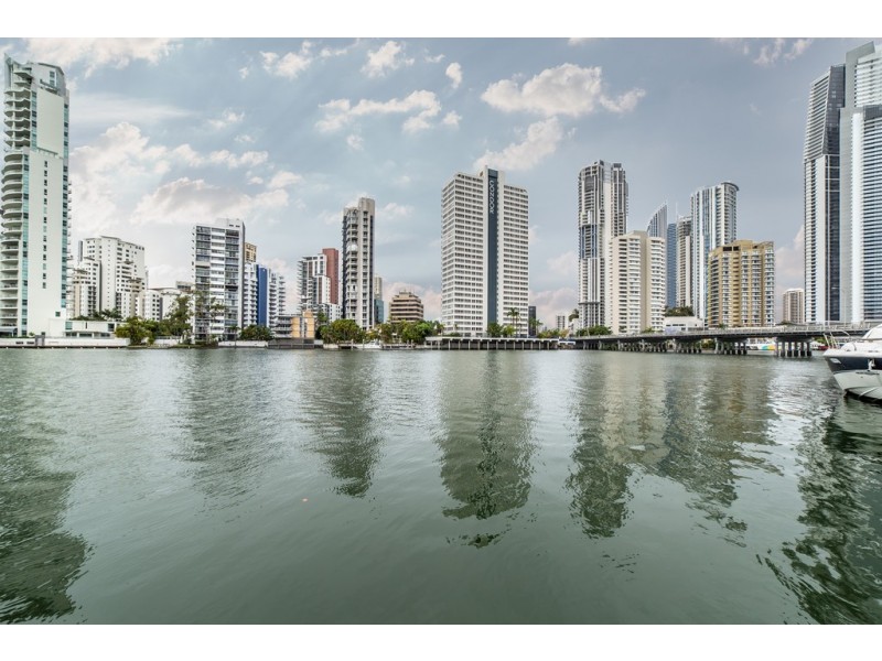 33 Stanhill Drive, Chevron Island QLD 4217