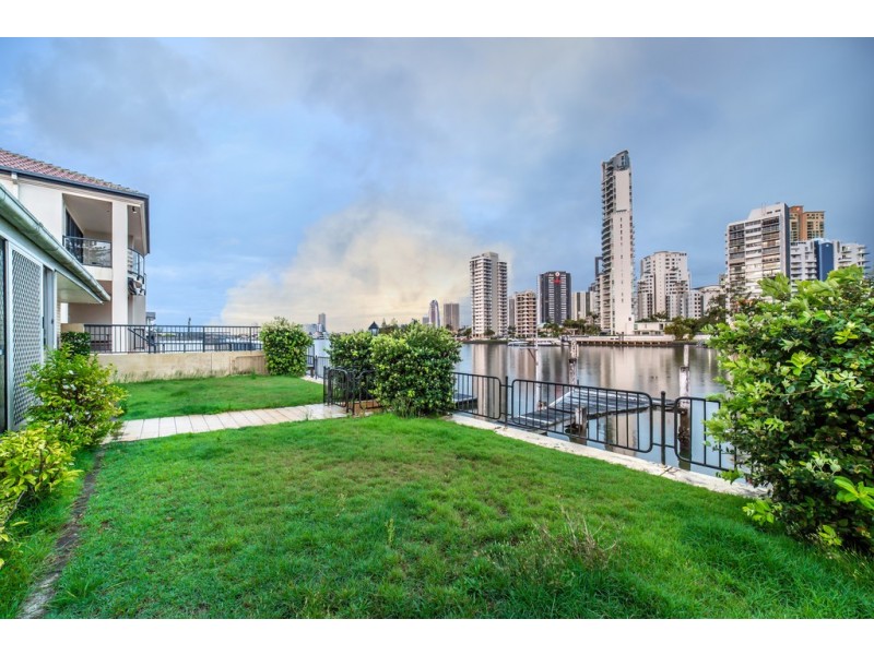 33 Stanhill Drive, Chevron Island QLD 4217