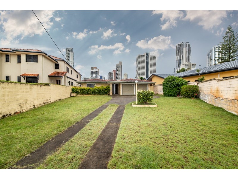 33 Stanhill Drive, Chevron Island QLD 4217