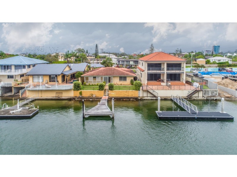 33 Stanhill Drive, Chevron Island QLD 4217