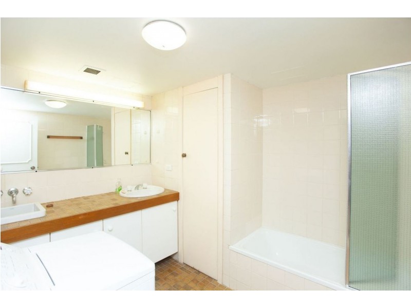 4/2964 Gold Coast Hwy, Surfers Paradise QLD 4217