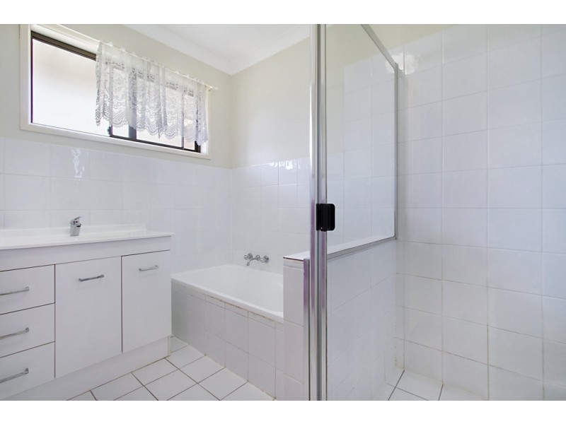 8 Peacock Place, Burleigh Waters QLD 4220