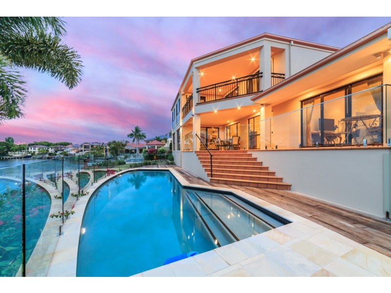 4 Bollard Circuit, Clear Island Waters QLD 4226