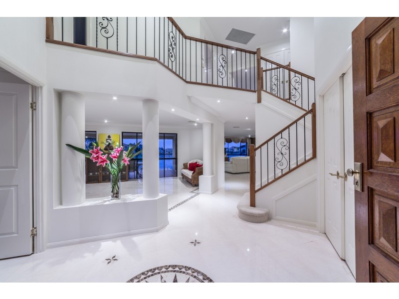 4 Bollard Circuit, Clear Island Waters QLD 4226