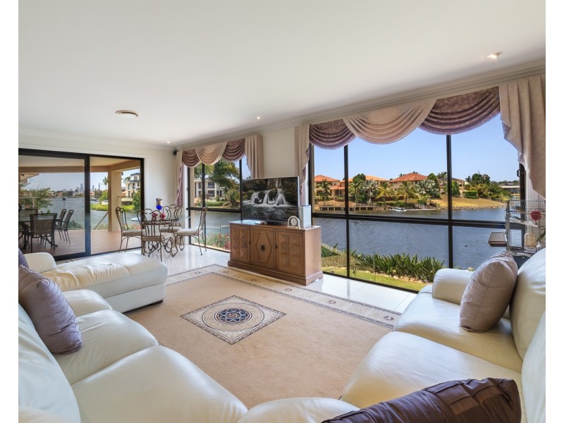 4 Bollard Circuit, Clear Island Waters QLD 4226