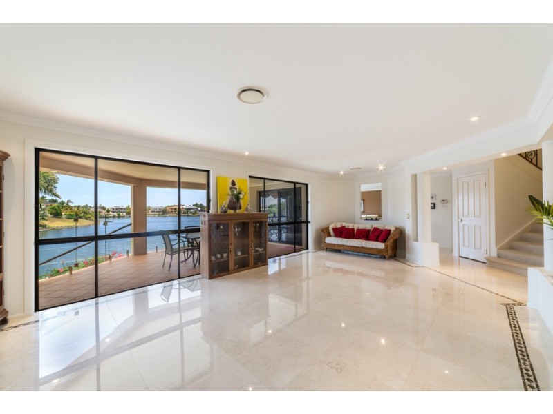 4 Bollard Circuit, Clear Island Waters QLD 4226