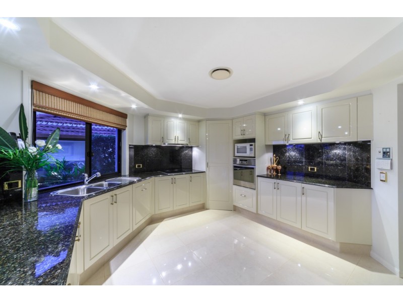 4 Bollard Circuit, Clear Island Waters QLD 4226