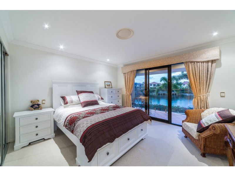 4 Bollard Circuit, Clear Island Waters QLD 4226