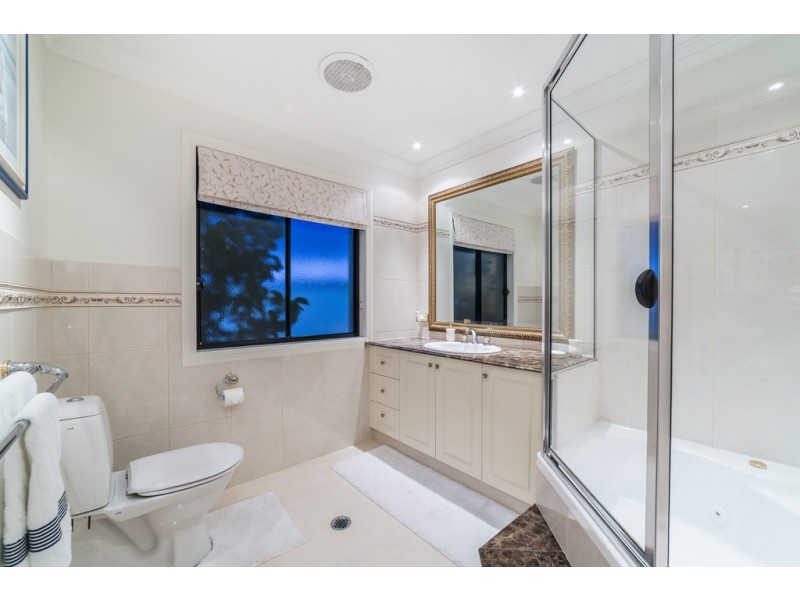 4 Bollard Circuit, Clear Island Waters QLD 4226