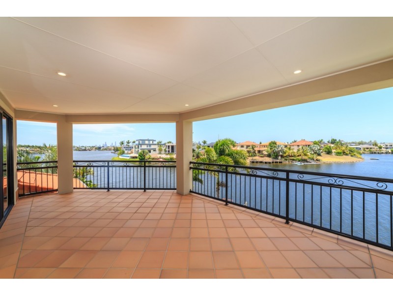 4 Bollard Circuit, Clear Island Waters QLD 4226