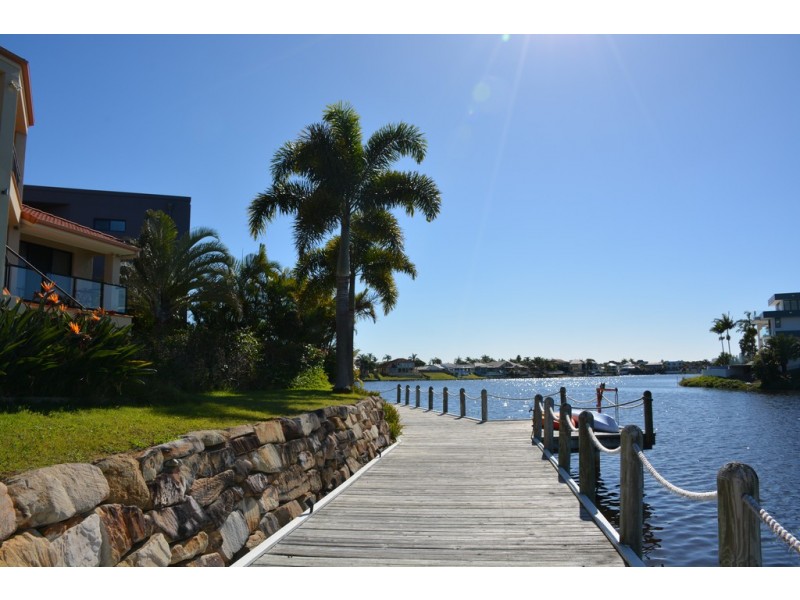 4 Bollard Circuit, Clear Island Waters QLD 4226