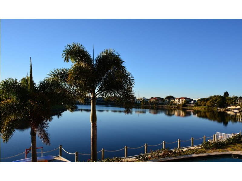 4 Bollard Circuit, Clear Island Waters QLD 4226