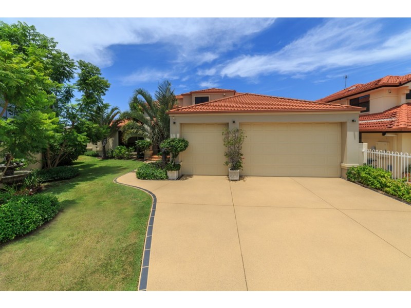 4 Bollard Circuit, Clear Island Waters QLD 4226