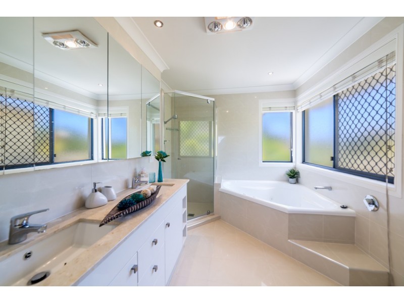 28 Clear Water Bay Avenue, Clear Island Waters QLD 4226