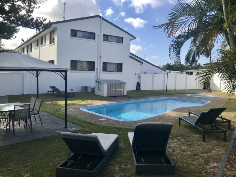 1/2-34 Karbunya Street, Mermaid Waters QLD 4218