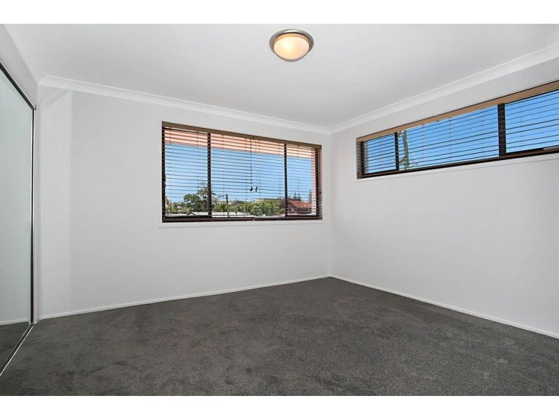 1/2-34 Karbunya Street, Mermaid Waters QLD 4218