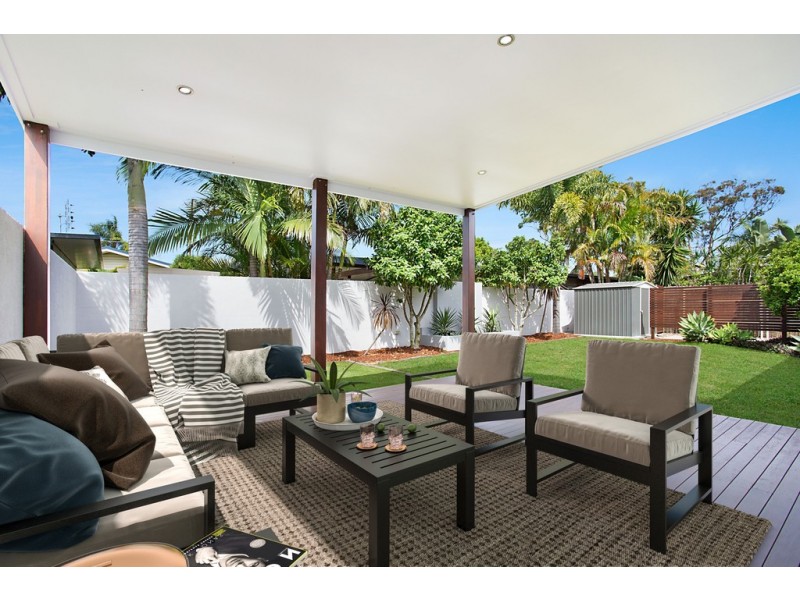 9 Flores Avenue, Palm Beach QLD 4221