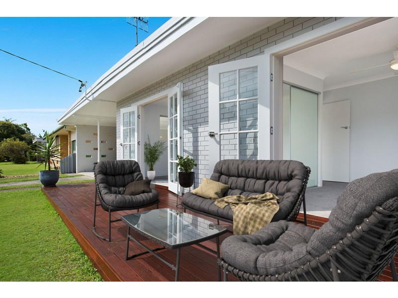 9 Flores Avenue, Palm Beach QLD 4221