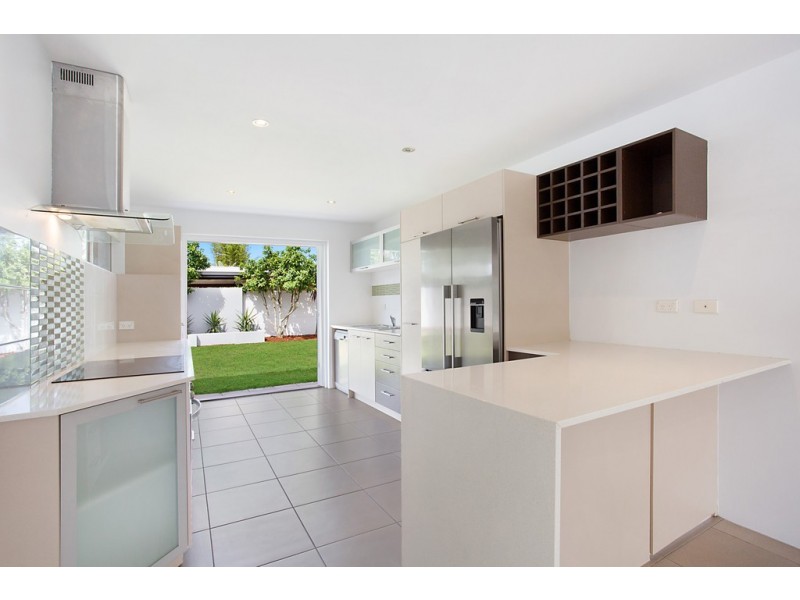 9 Flores Avenue, Palm Beach QLD 4221