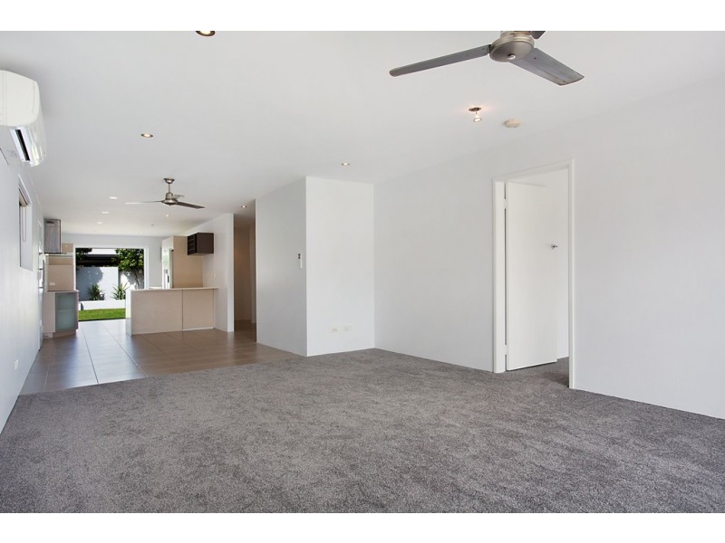 9 Flores Avenue, Palm Beach QLD 4221