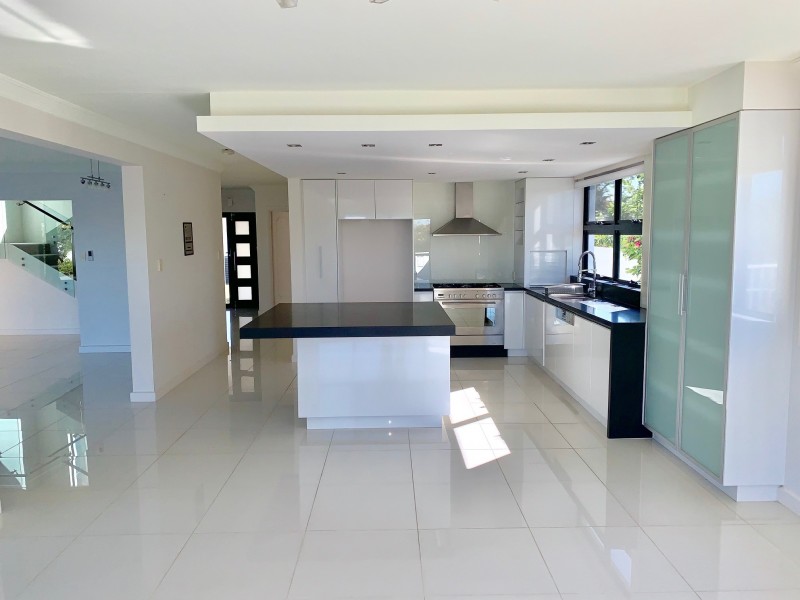 37 Volante Crescent, Mermaid Waters QLD 4218