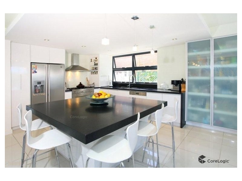 37 Volante Crescent, Mermaid Waters QLD 4218