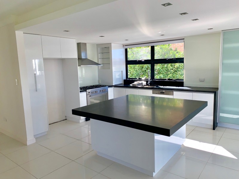 37 Volante Crescent, Mermaid Waters QLD 4218