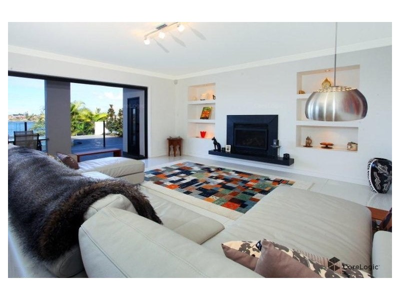 37 Volante Crescent, Mermaid Waters QLD 4218