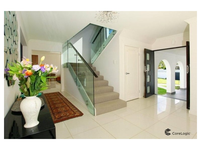 37 Volante Crescent, Mermaid Waters QLD 4218