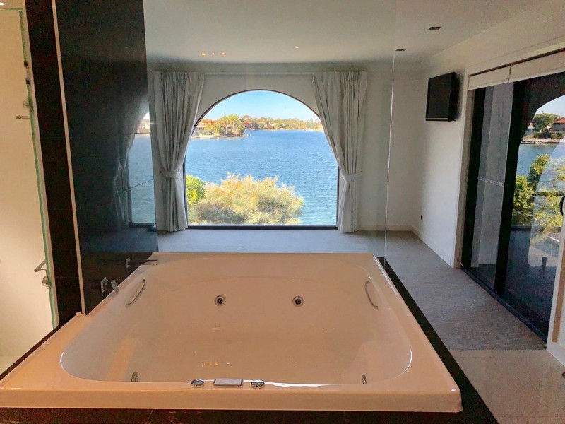 37 Volante Crescent, Mermaid Waters QLD 4218